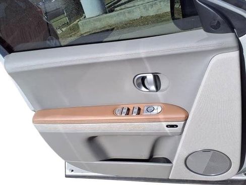 Used 2024 Hyundai Ioniq 5 Limited image 9