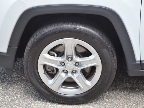 Used 2024 Jeep Compass Latitude AWD/4WD image 13
