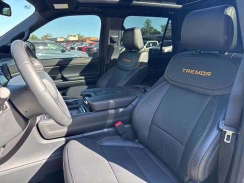 Used 2025 Ford Expedition Tremor AWD/4WD image 9