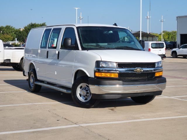 Used 2025 Chevrolet Express 2500 w/ Driver Convenience Package RWD image 2