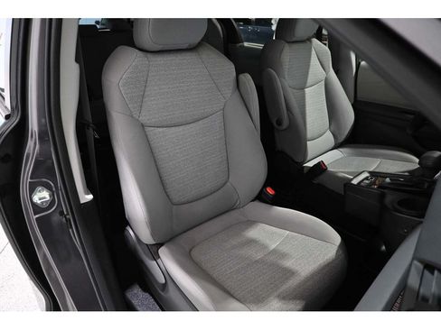 Used 2023 Toyota Sienna LE FWD image 16