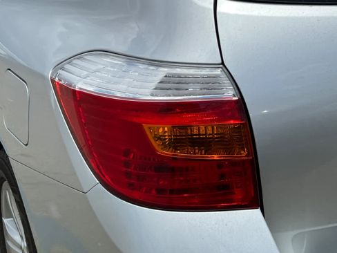 Used 2010 Toyota Highlander Limited AWD/4WD image 20