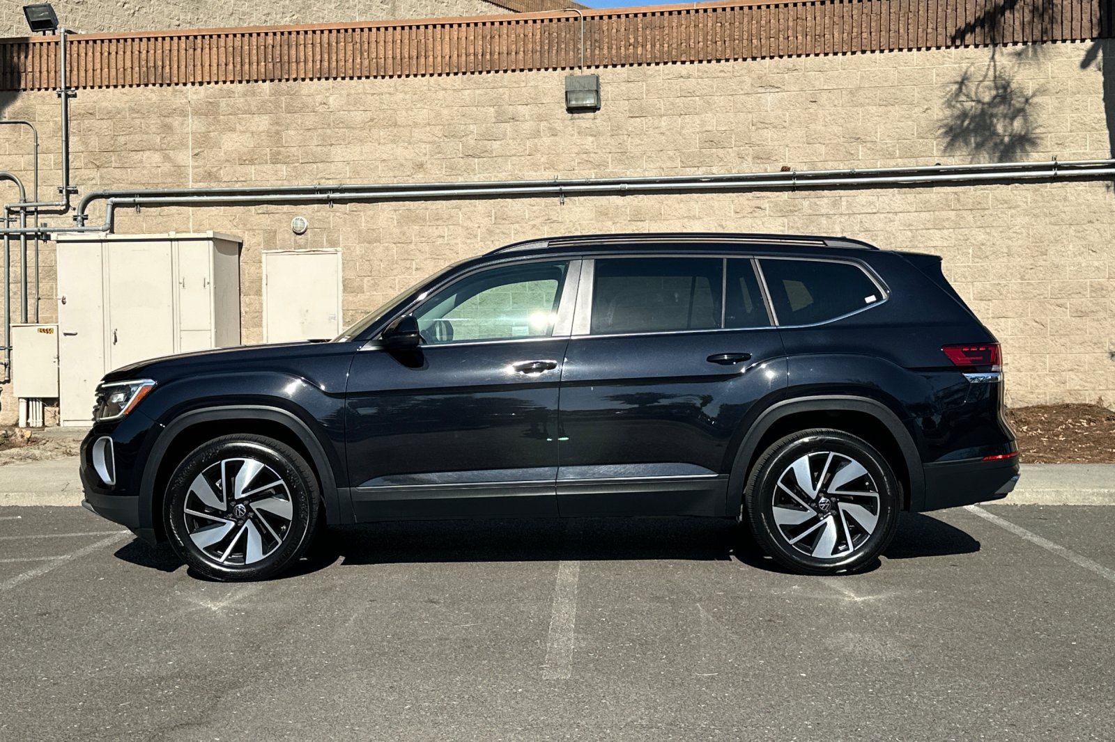Used 2025 Volkswagen Atlas SE AWD/4WD image 6
