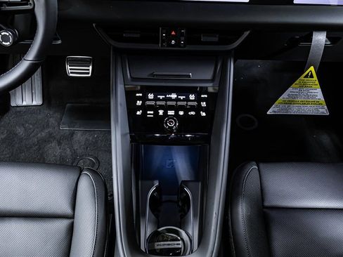 New 2025 Porsche Macan Turbo Electric AWD/4WD image 17