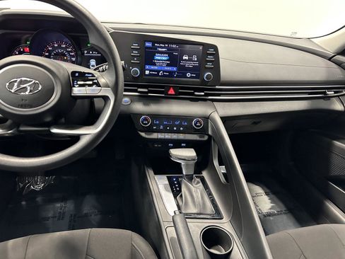 Certified 2023 Hyundai Elantra SEL w/ Preferred Accessory Package FWD image 18