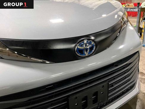 Certified 2022 Toyota Sienna XLE Woodland Edition image 30