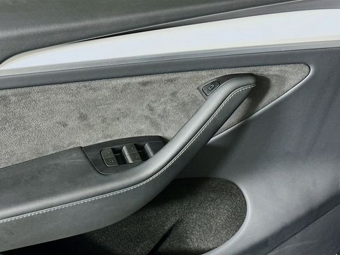 Used 2024 Tesla Model Y Performance image 15