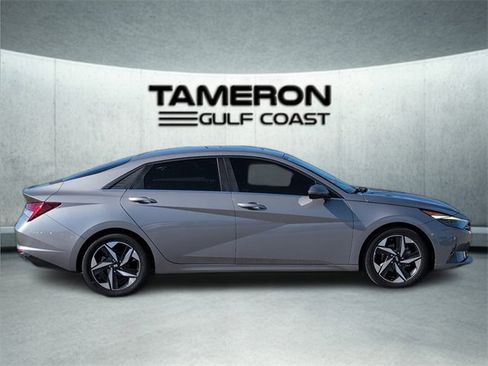 Used 2022 Hyundai Elantra Limited w/ Cargo Package image 7