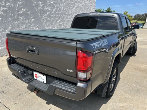 Used 2019 Toyota Tacoma TRD Sport AWD/4WD image 6