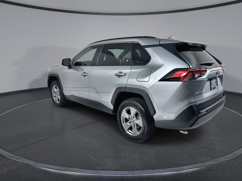 Used 2025 Toyota RAV4 XLE w/ Convenience Package FWD image 6