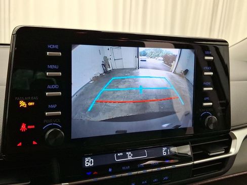 Used 2024 Toyota Sienna LE FWD image 18