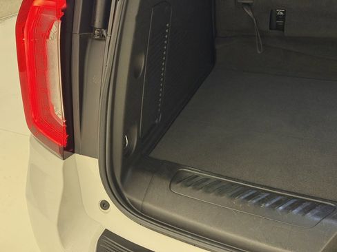 Used 2024 GMC Yukon XL SLT image 12