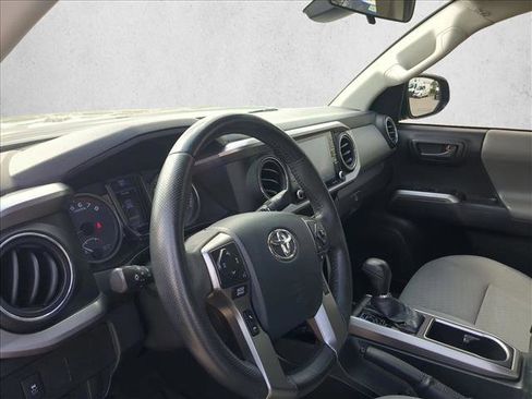 Used 2020 Toyota Tacoma SR5 w/ SR5 Appearance Package (SM) image 10