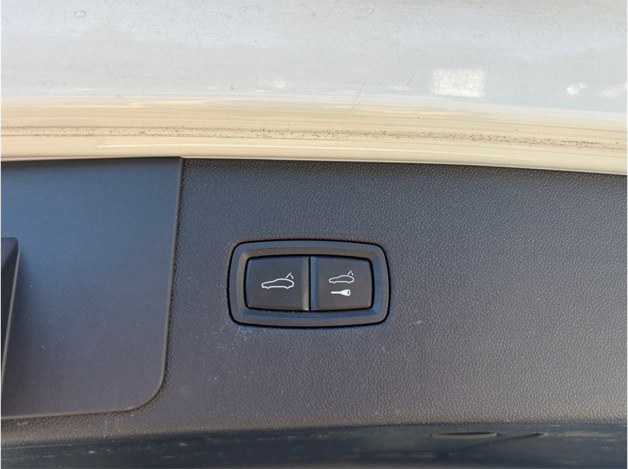Used 2019 Porsche Cayenne w/ Premium Package AWD/4WD image 52
