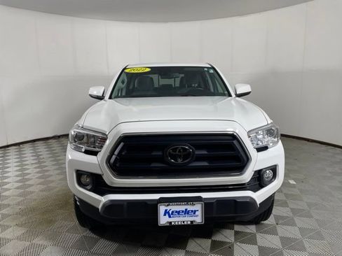Used 2022 Toyota Tacoma SR5 AWD/4WD image 2