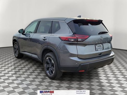 Used 2025 Nissan Rogue SV image 3