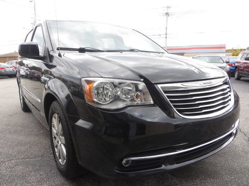 Used 2015 Chrysler Town & Country Touring w/ Driver Convenience Group image 33