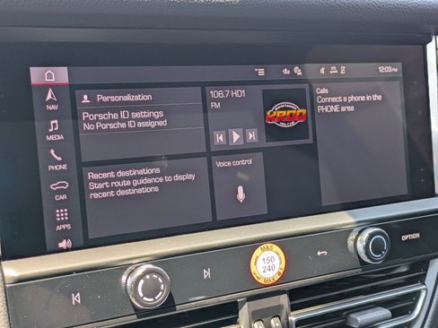 Certified 2025 Porsche Macan AWD/4WD image 17