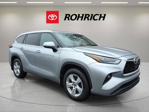 Used 2023 Toyota Highlander LE image 4