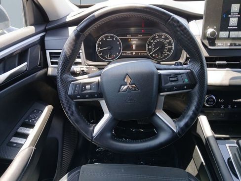Used 2024 Mitsubishi Outlander SE FWD image 13