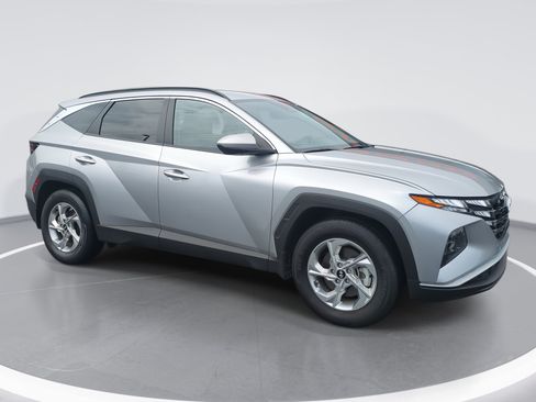 Used 2024 Hyundai Tucson SEL FWD image 2