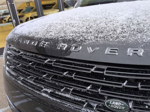 New 2026 Land Rover Range Rover SE image 12