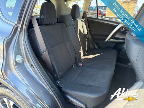 Used 2018 Toyota RAV4 LE image 16
