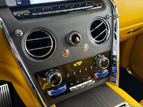 Used 2020 Rolls-Royce Cullinan image 20