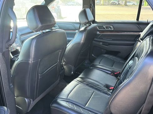 Used 2017 Ford Explorer Platinum image 11