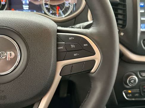 Used 2018 Jeep Cherokee Limited AWD/4WD image 9