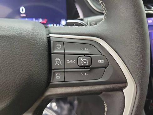 Used 2023 Jeep Grand Cherokee L Limited w/ Black Appearance Package AWD/4WD image 27