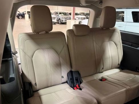 Used 2023 Ford Expedition Max Limited image 1