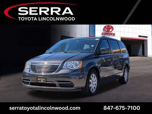 Used 2015 Chrysler Town & Country LX FWD image 1