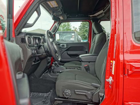 Used 2021 Jeep Gladiator Sport image 14