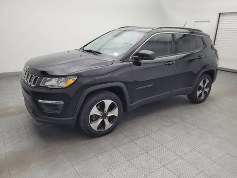 Used 2018 Jeep Compass Latitude w/ Popular Equipment Group AWD/4WD image 2