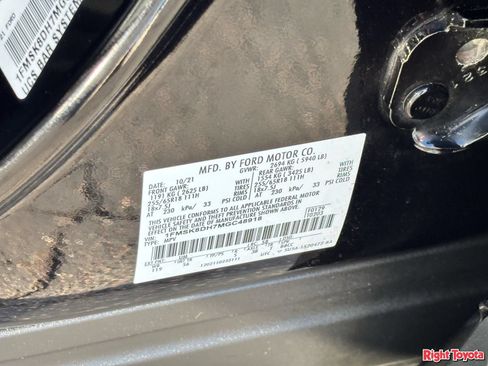 Used 2021 Ford Explorer XLT w/ Equipment Group 202A AWD/4WD image 32