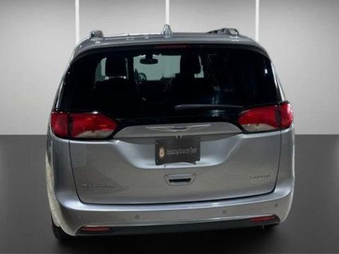 Used 2020 Chrysler Pacifica Limited image 6