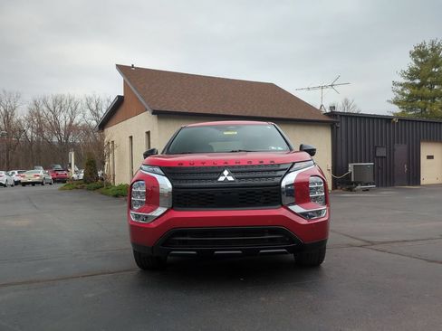 Used 2023 Mitsubishi Outlander SE Black Edition AWD/4WD image 2