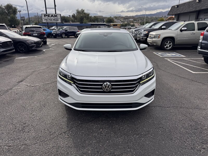 Used 2022 Volkswagen Passat 2.0T SE FWD image 2