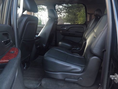 Used 2010 Chevrolet Suburban LTZ image 11