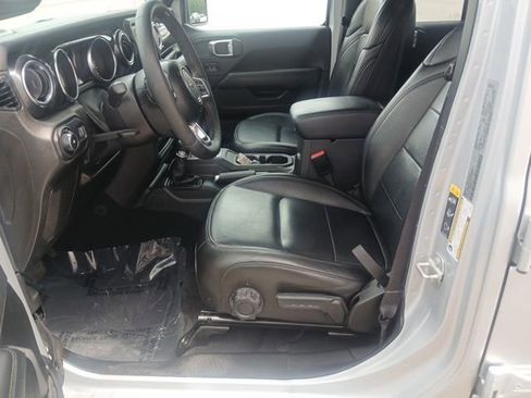 Used 2023 Jeep Wrangler Unlimited Sahara AWD/4WD image 25