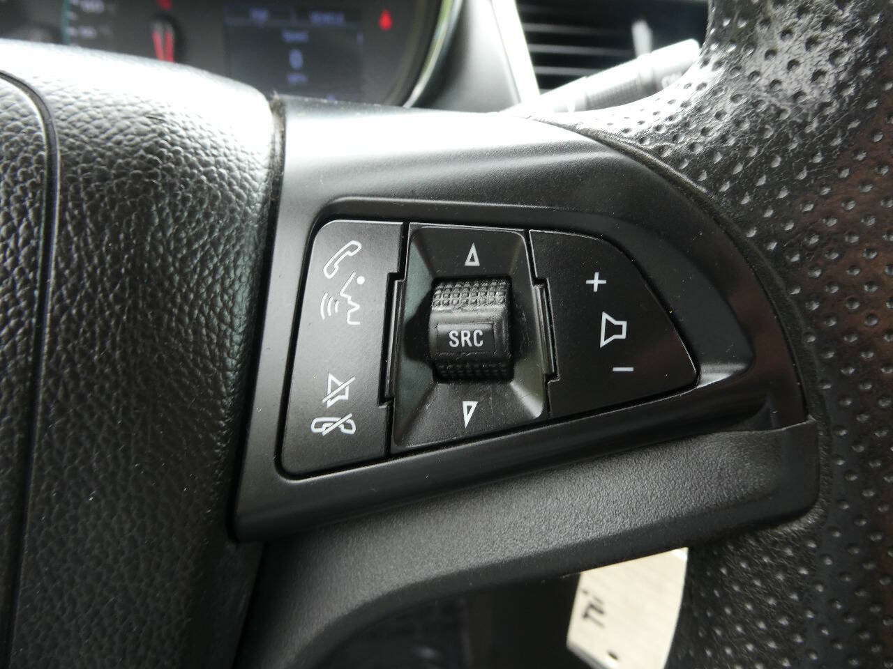 Used 2021 Chevrolet Trax LS w/ Tint and Cruise Package AWD/4WD image 13
