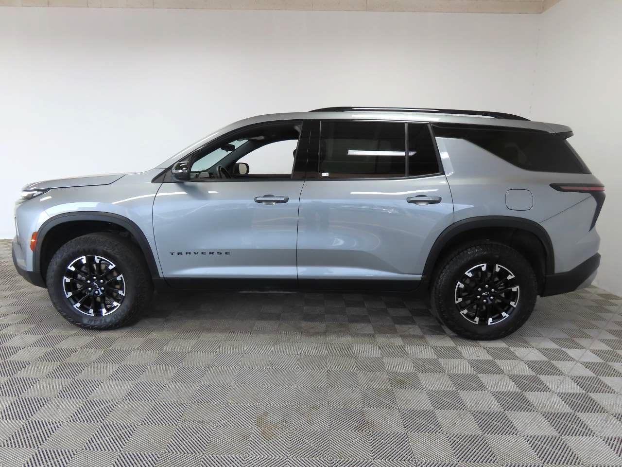 Used 2025 Chevrolet Traverse Z71 AWD/4WD image 5