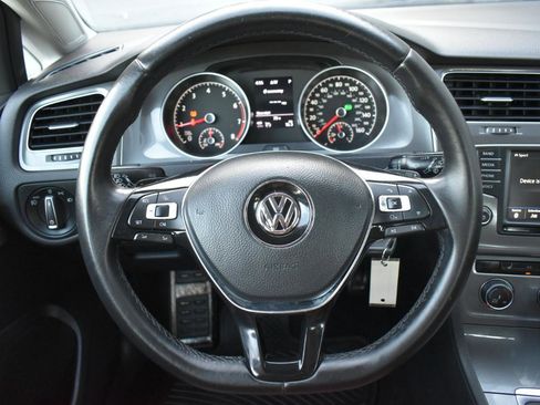 Used 2017 Volkswagen Golf Alltrack S image 13