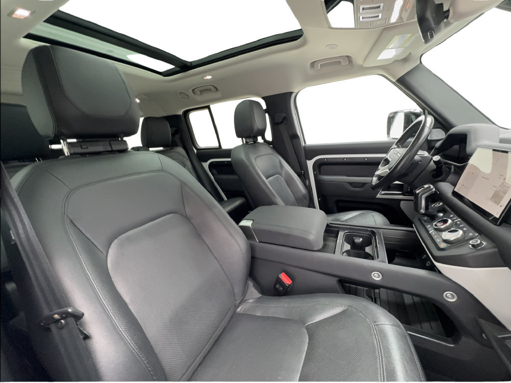Used 2023 Land Rover Defender 130 SE AWD/4WD image 34