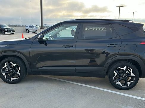 Used 2025 Kia Seltos S image 9