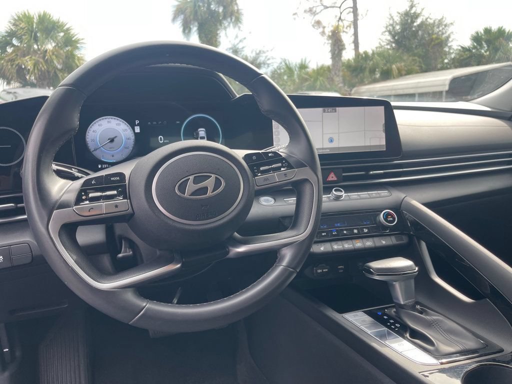 Used 2025 Hyundai Elantra SEL FWD image 13