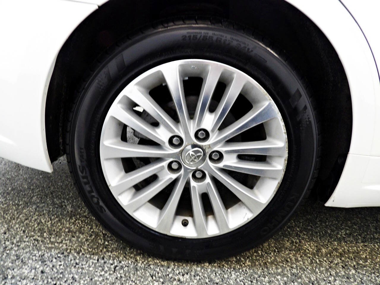 Used 2014 Toyota Avalon XLE Premium FWD image 21