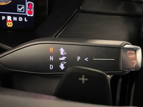 Used 2025 GMC Acadia Elevation image 32