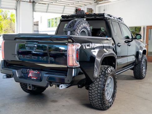 Used 2024 Toyota Tacoma TRD Off-Road image 6